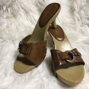 Jazzberry brown low heeled sandal.